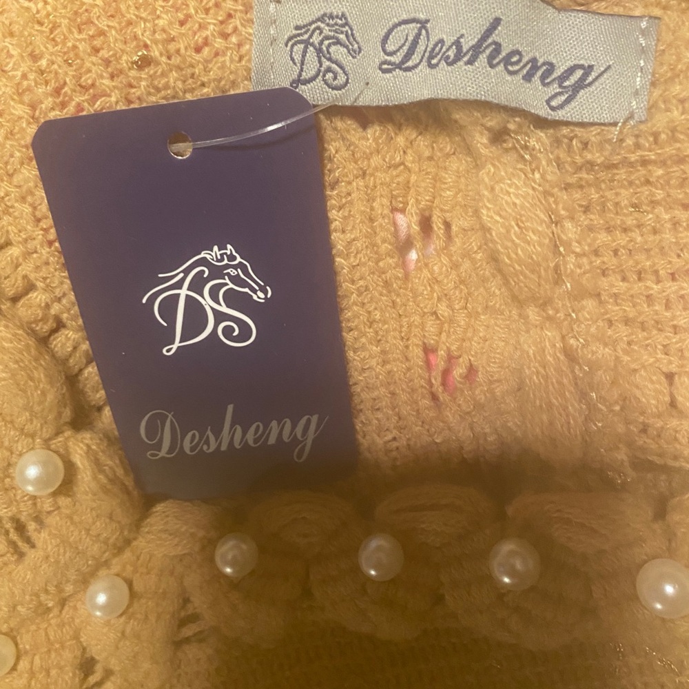 Beautiful Knit Poncho - Picture 4 of 7